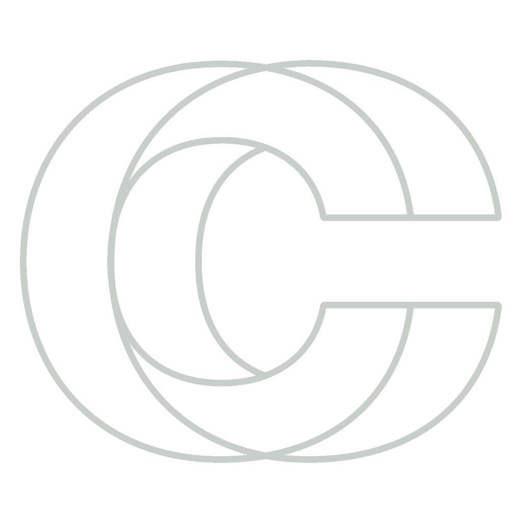 Logo i monogram af CC Facility i grå farve